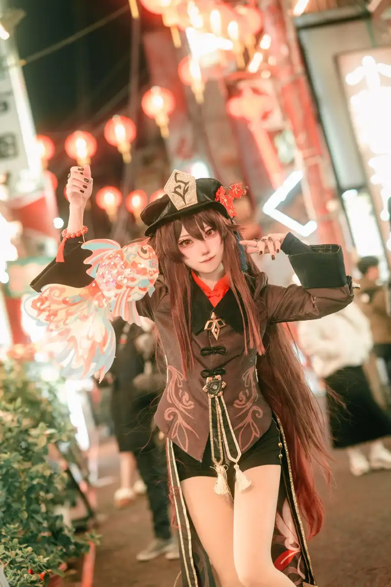 Ảnh cosplay Hutao đẹp với phụ kiện đặc trưng