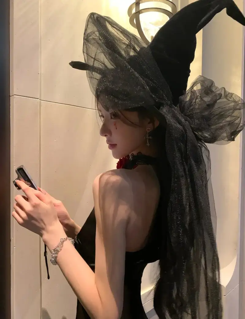 Ảnh cosplay phù thủy nghệ thuật và sáng tạo