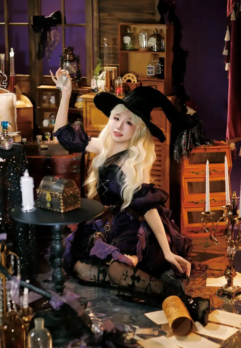 Ảnh cosplay phù thủy phong cách Gothic cá tính
