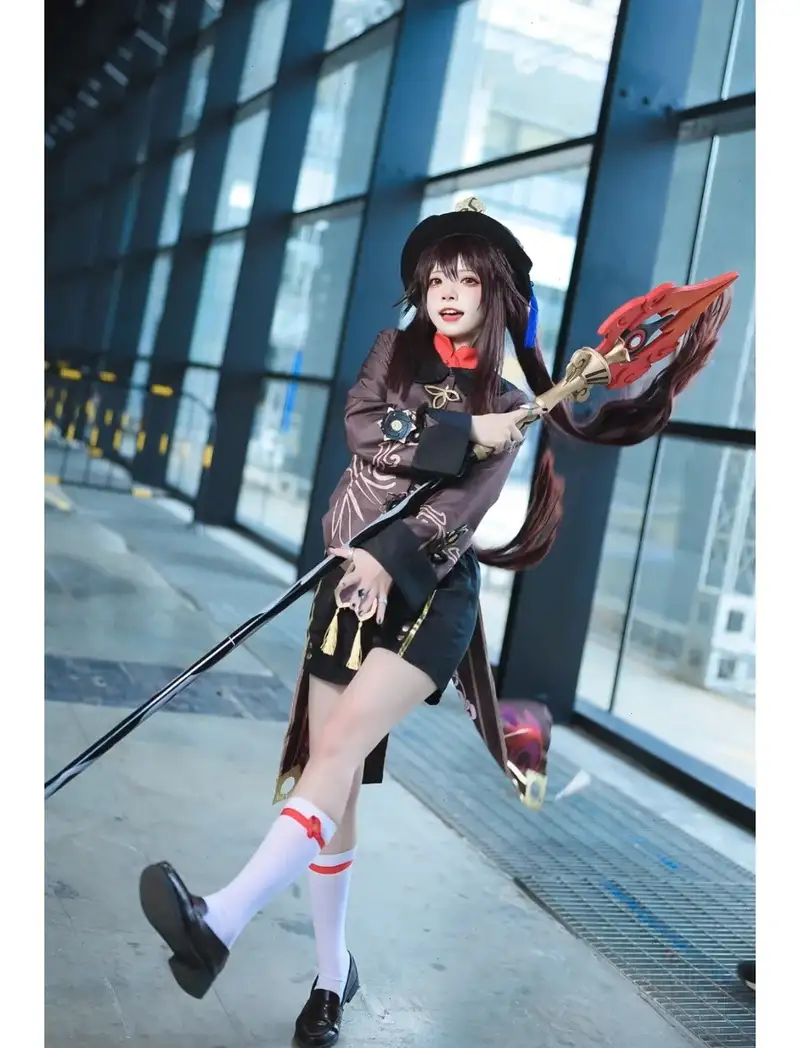 Ảnh đẹp Hu Tao cosplay phong cách Genshin Impact
