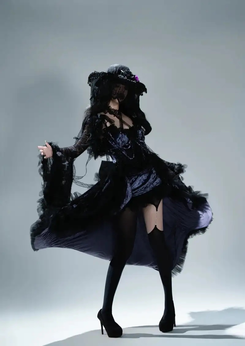 Ảnh phù thủy dễ thương trong phong cách cosplay