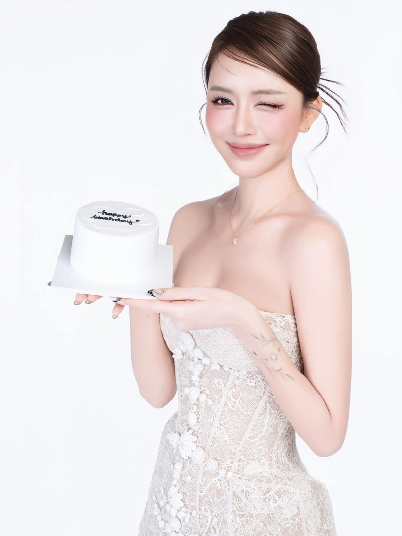 Ảnh Bích Phương bikini sexy khoe vòng 3 tròn đầy