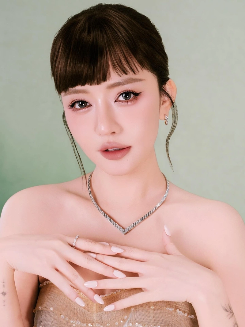Ảnh Bích Phương show hàng bikini sexy cuốn hút