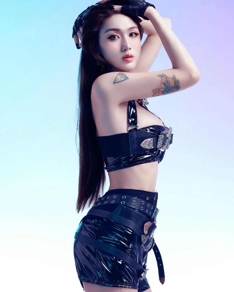Ảnh DJ Vy Chila cởi đồ lộ ngực to tròn