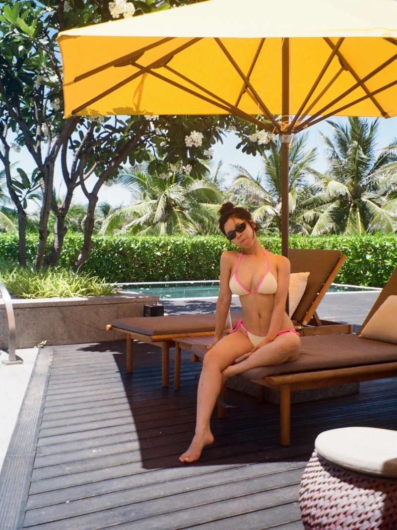 Ảnh Hàn Hằng bikini sexy với đường cong hút hồn