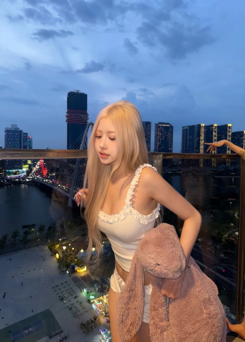 Ảnh Lê Huyền Diệu mặc bikini full HD vòng một to tròn