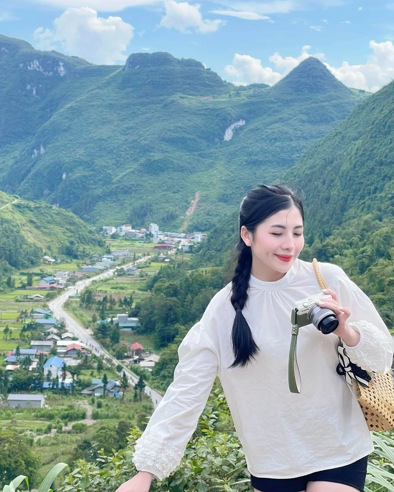 Ảnh Nguyễn Ngọc Quỳnh dâm đãng lột đồ full HD