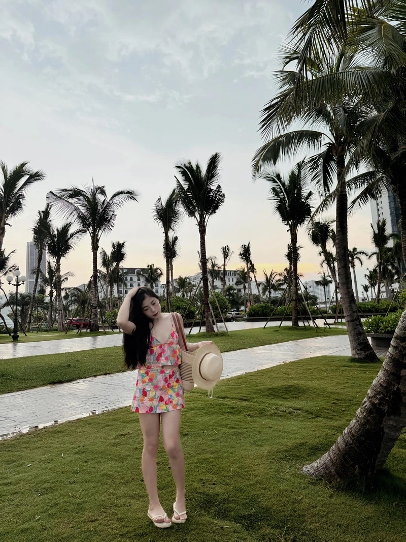 Ảnh Nguyễn Ngọc Quỳnh gợi dục show hàng nude 2K