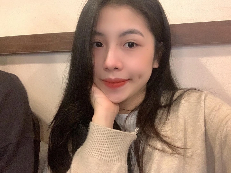 Ảnh Nguyễn Ngọc Quỳnh quyến rũ khoe vòng ba đầy đặn