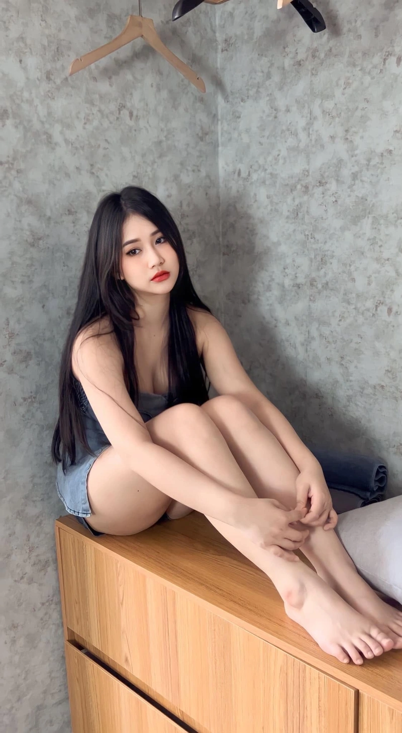 Ảnh Như Lê lộ hàng ngực đầy đặn