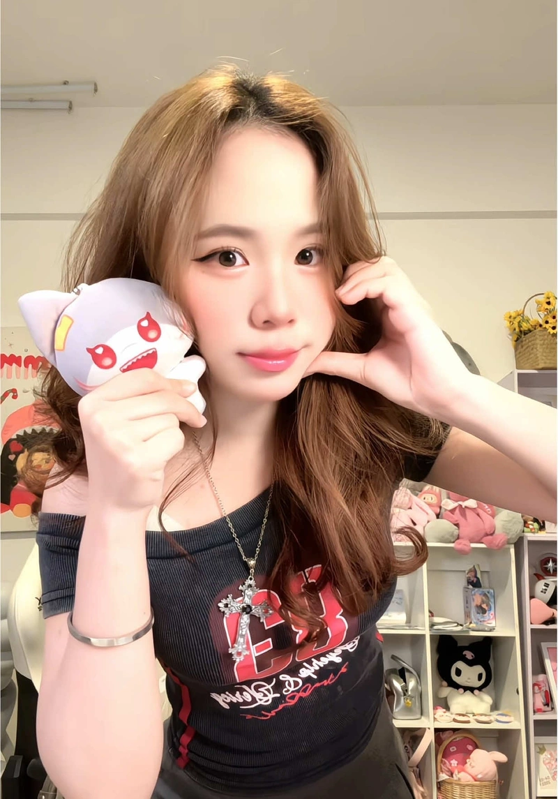 Ảnh Sammy Đào gợi tình khoe thân không che