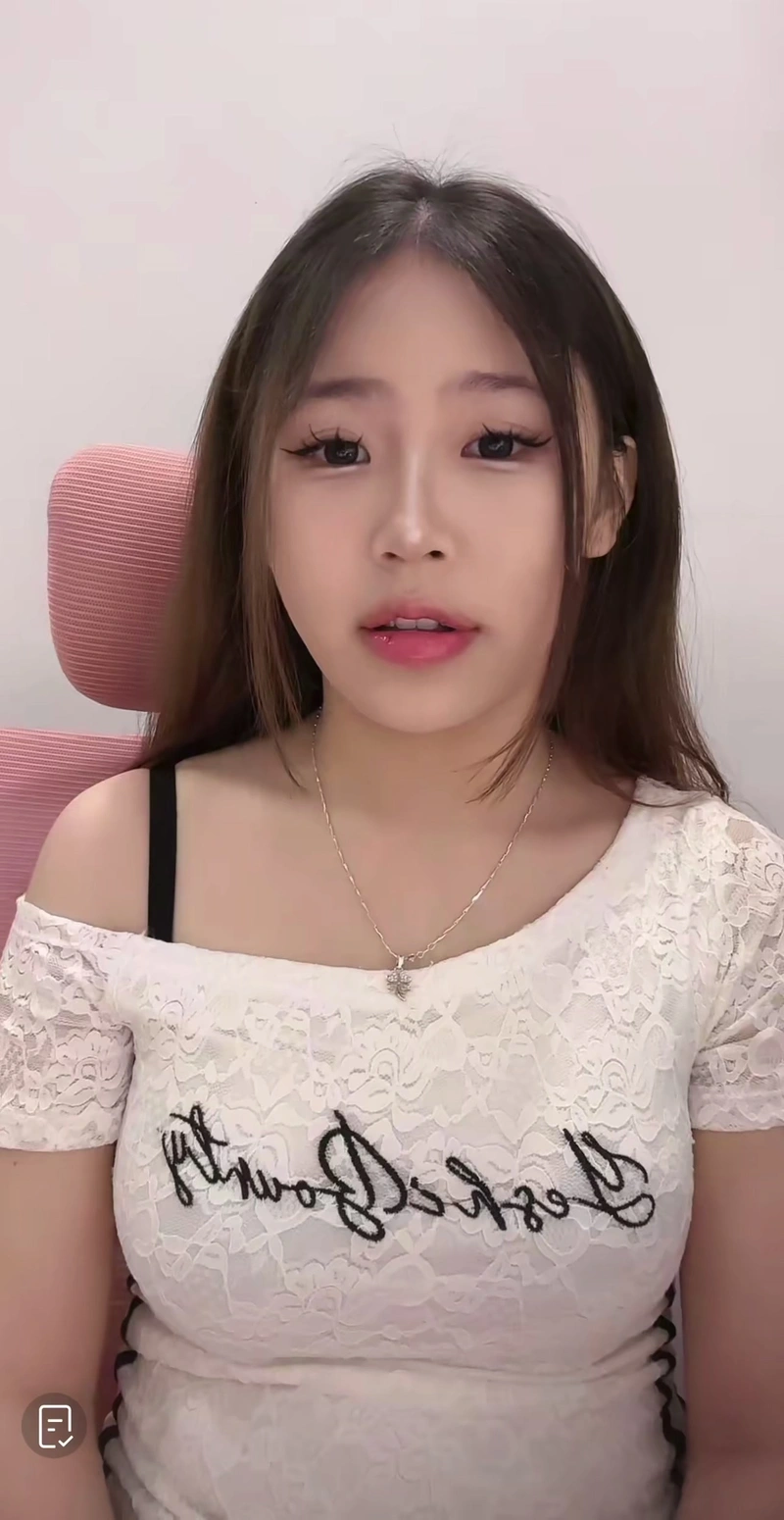 Ảnh TikToker Thảo Baby sexy mông to tròn cuốn hút