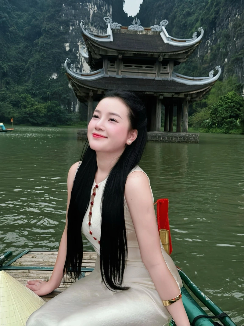 Ảnh TikToker Tống Khánh Linh sexy show hàng hút hồn