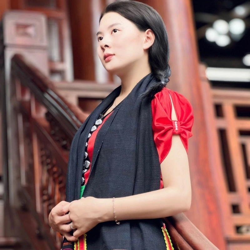Ảnh TikToker Uyenbeu2006 sexy khoe vòng 3 quyến rũ
