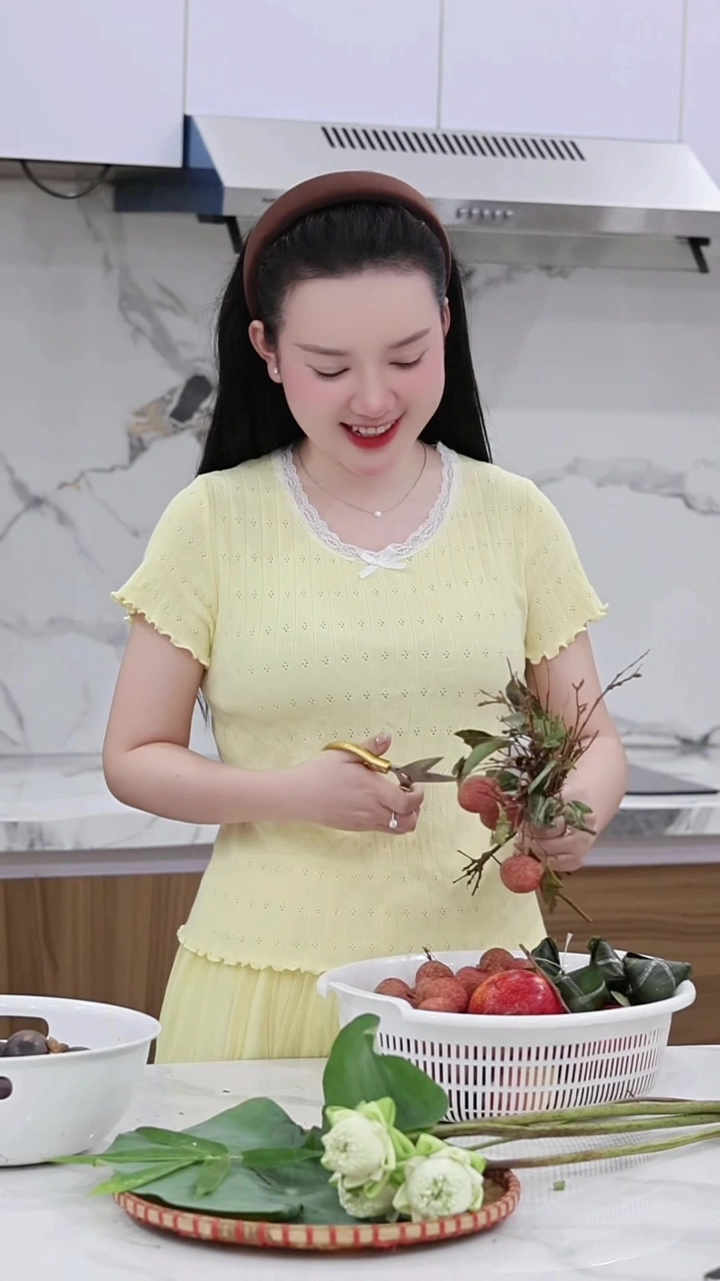 Ảnh Tống Khánh Linh sexy cởi đồ không che