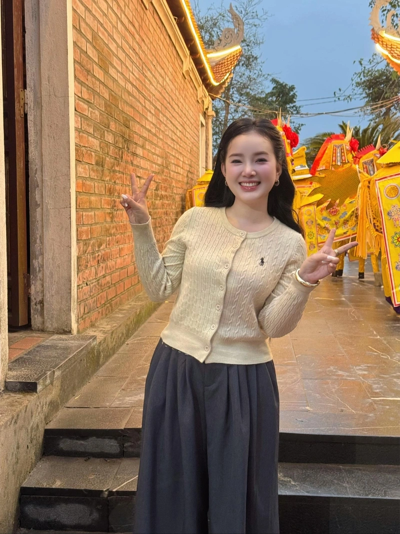 Ảnh Tống Khánh Linh sexy lột đồ không che