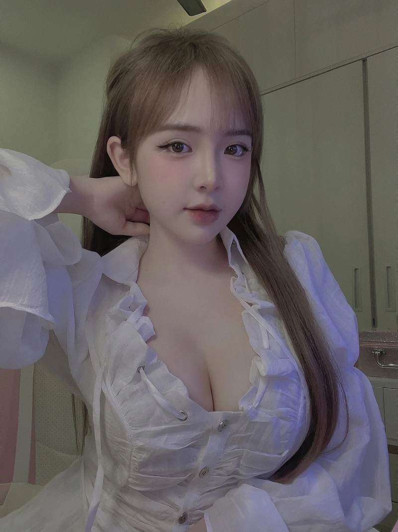 Ảnh Trần Huyền Châu bikini full HD dáng chuẩn hút hồn
