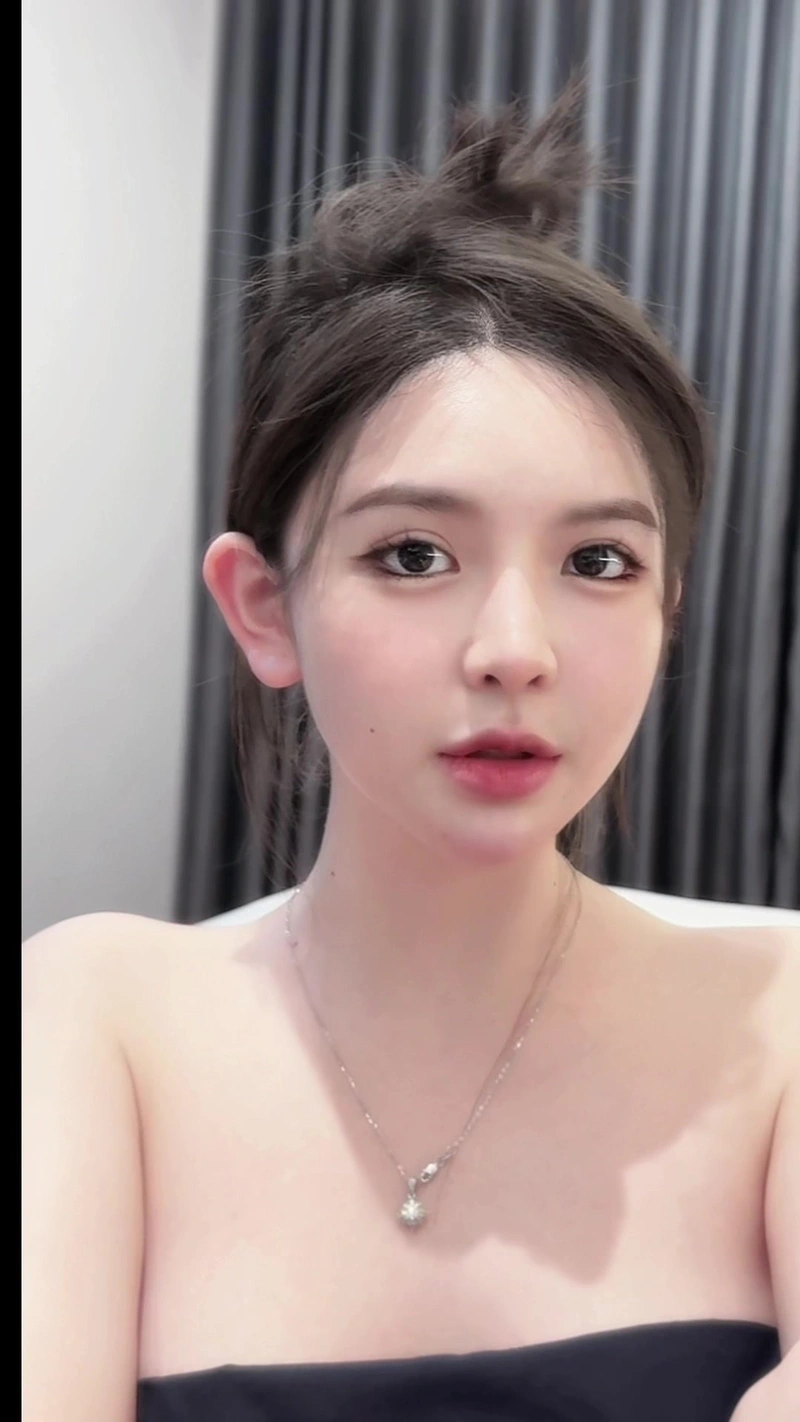 Ảnh Trần Huyền Châu bikini sexy ngực to tròn gợi cảm