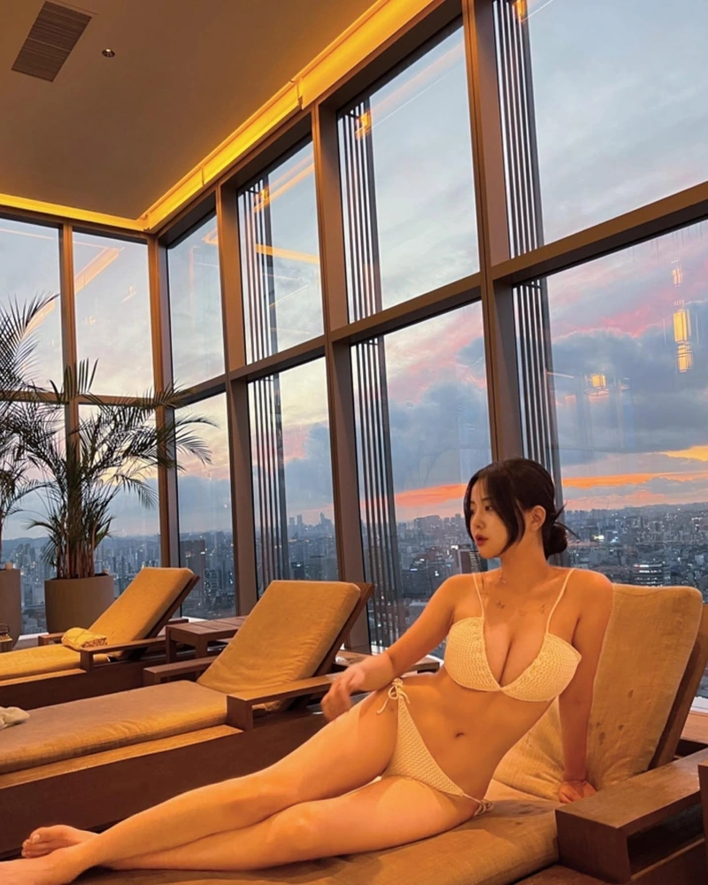 Ảnh gái Hàn mặc bikini gợi cảm mê hoặc