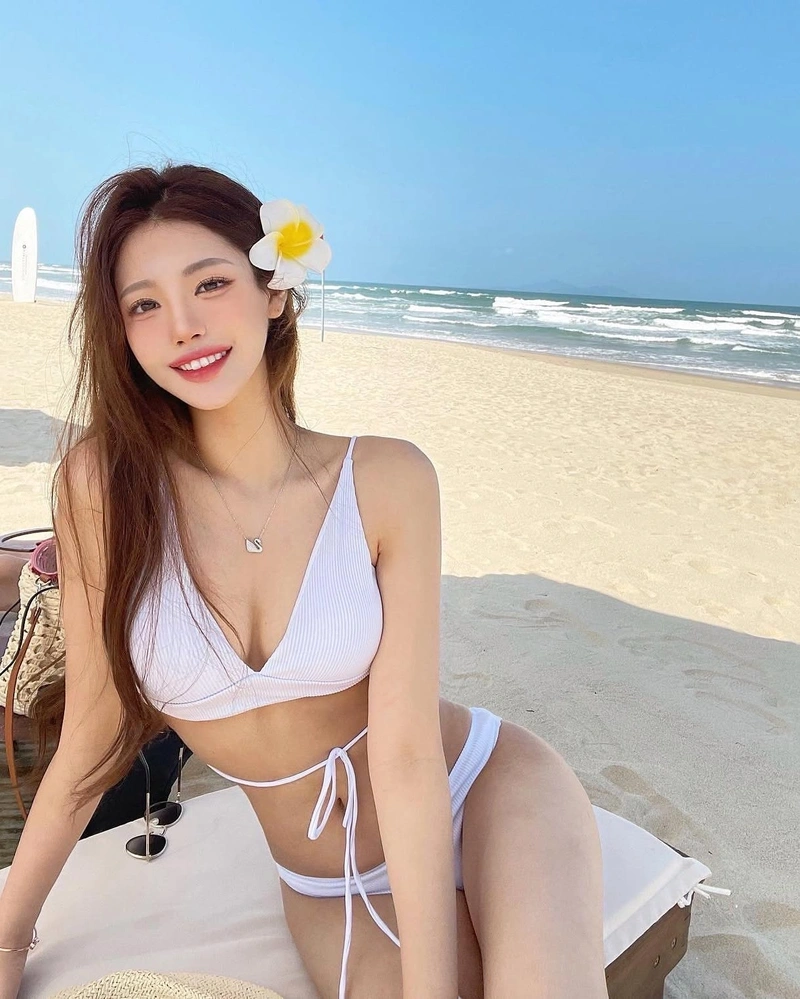 Ảnh gái Hàn mặc bikini xinh đẹp cuốn hút