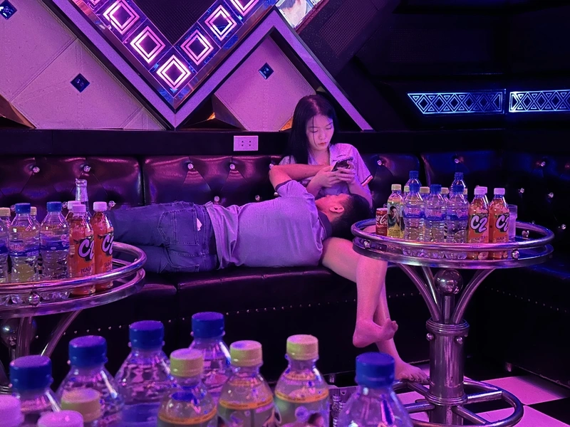 Ảnh gái karaoke duyên dáng yêu kiều