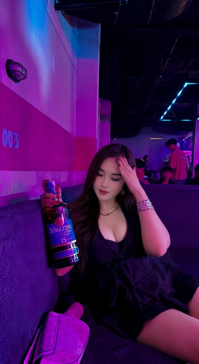 Ảnh gái karaoke xinh xắn quyến rũ