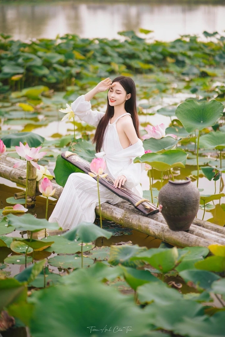 Ảnh gái mặc áo yếm dịu dàng duyên dáng