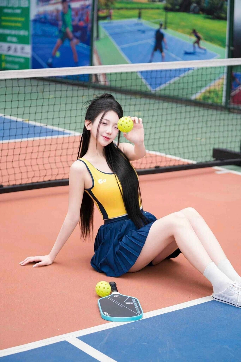 Ảnh gái xinh chơi pickleball nổi bật