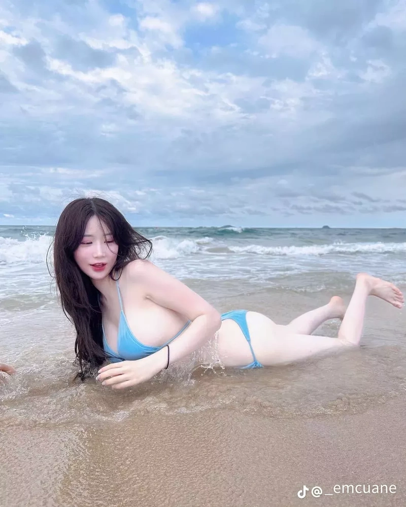 Ảnh gái xinh mặc bikini nhỏ show hàng siêu phẩm