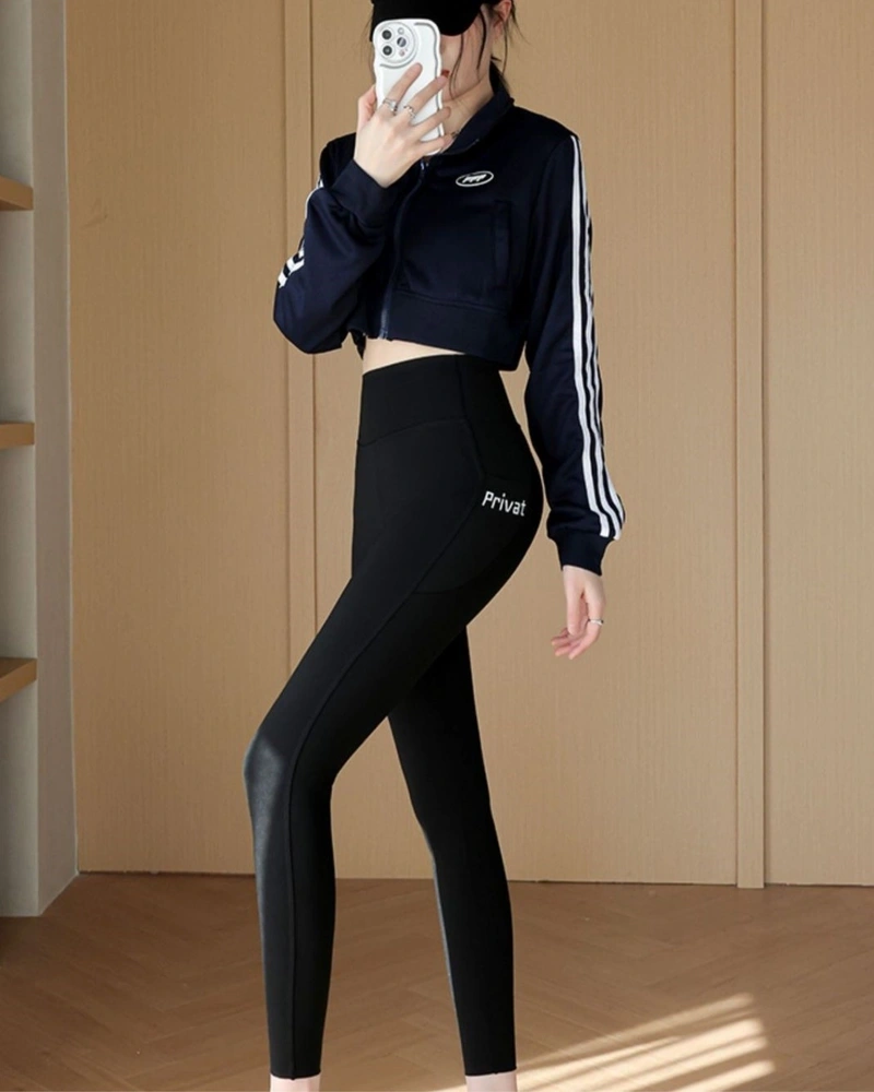 Ảnh gái xinh mặc legging gợi cảm cuốn hút