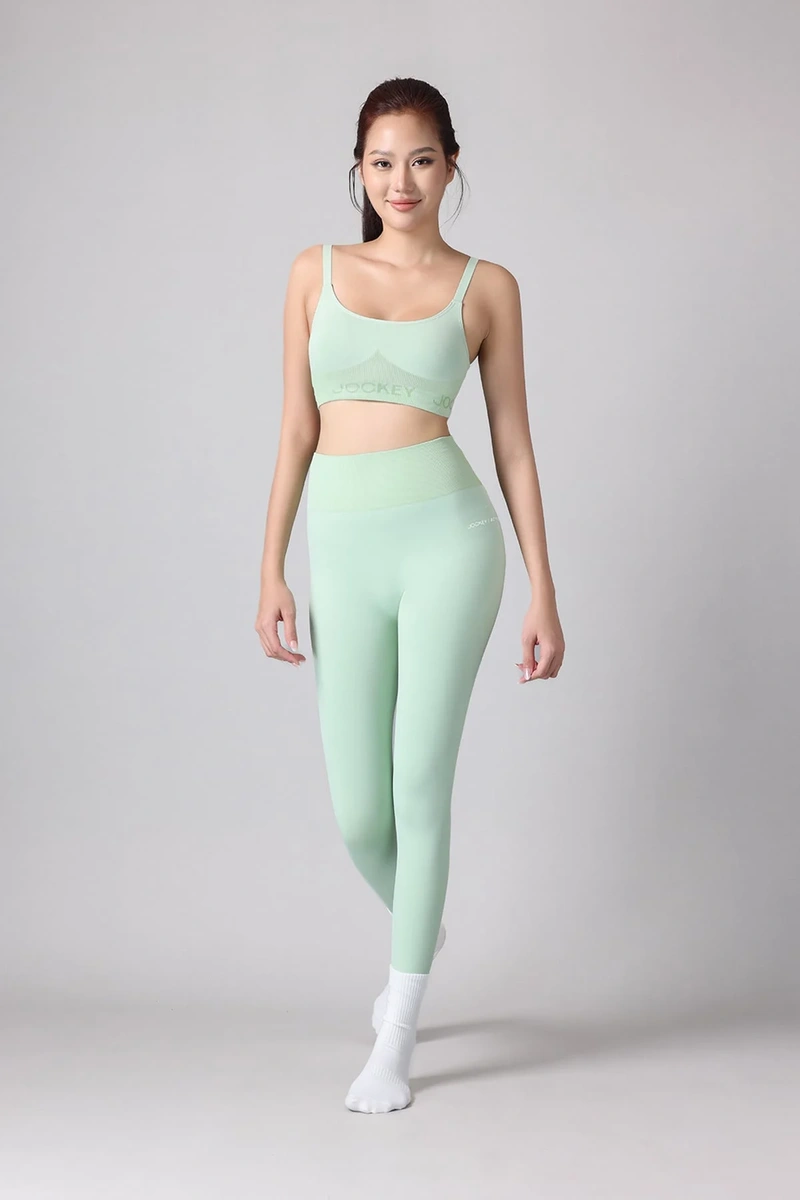 Ảnh gái xinh mặc quần legging khỏe khoắn năng động