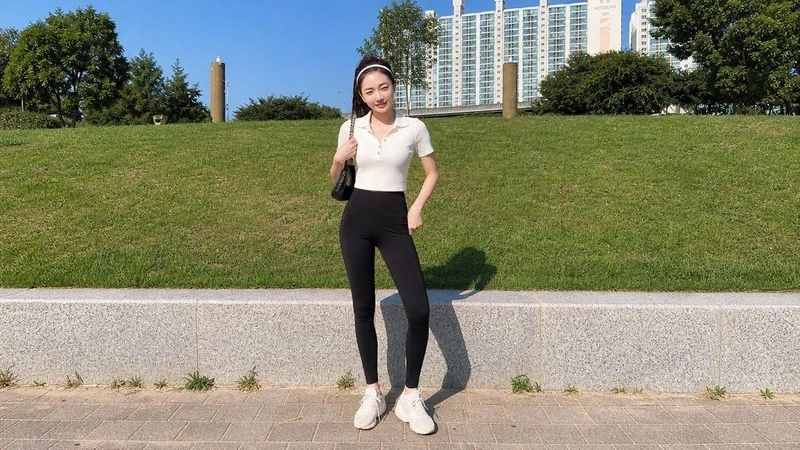 Ảnh gái xinh mặc quần legging quyến rũ dịu dàng