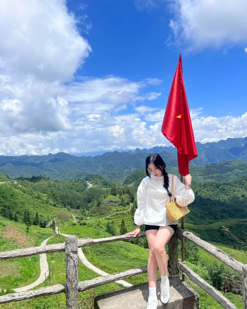 Ảnh hot girl Nguyễn Ngọc Quỳnh sexy gợi cảm show hàng nude