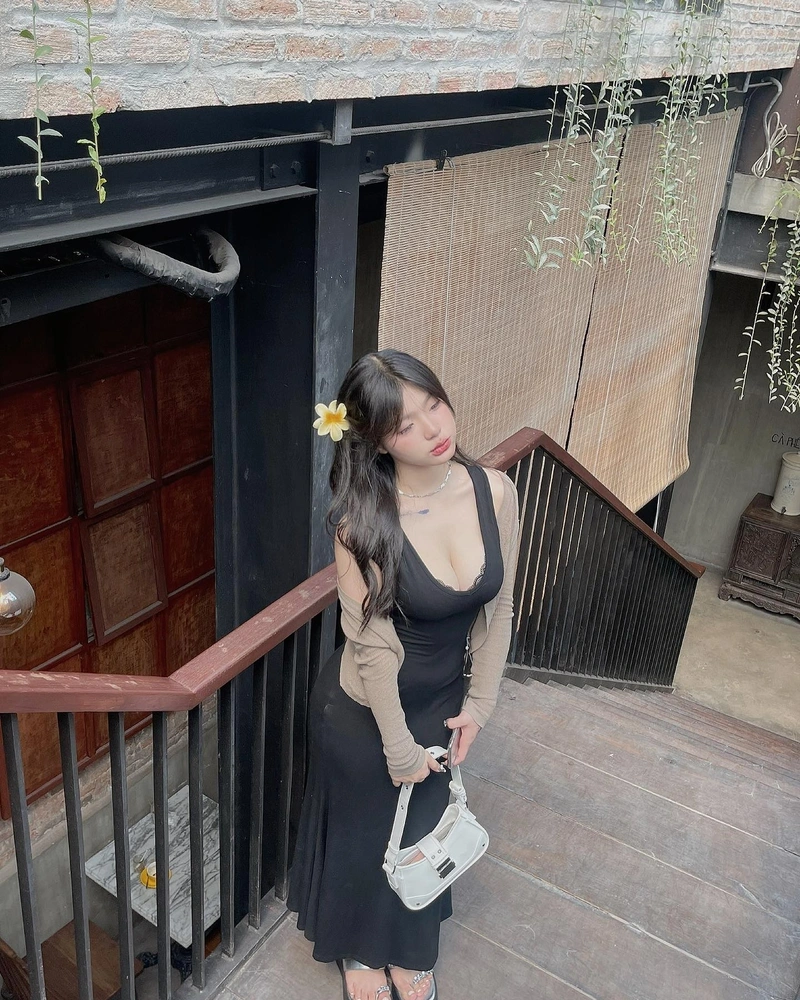 Ảnh sexy TikToker Lanhxinhyeu06 cởi hết đồ full body