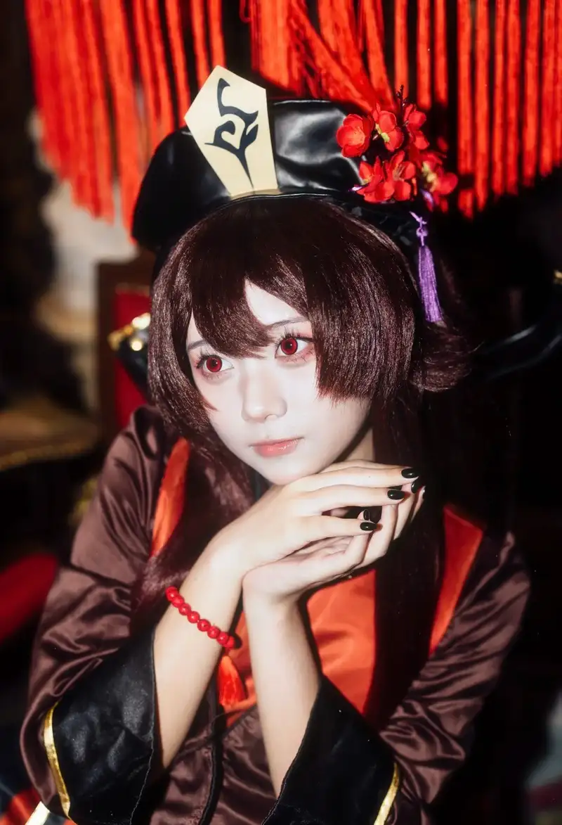 Cosplay Hu Tao nổi bật trong bộ ảnh nghệ thuật