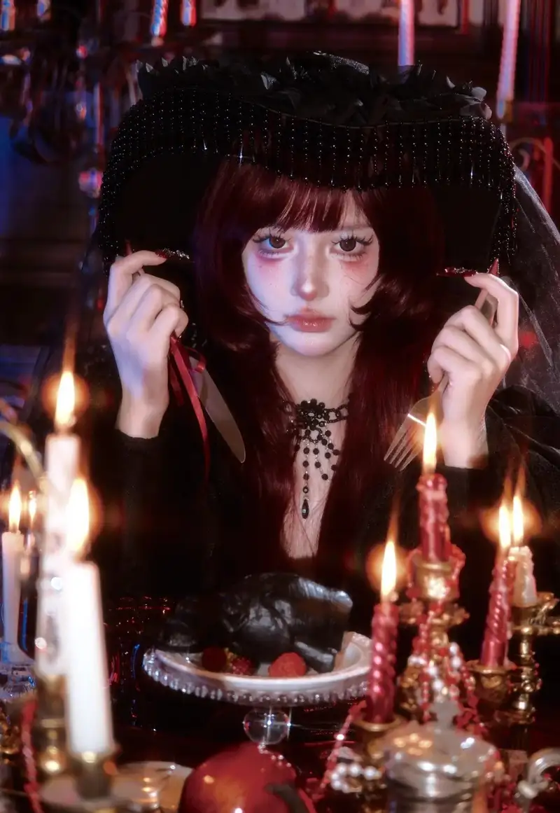 Cosplay phù thủy anime với phụ kiện phép thuật
