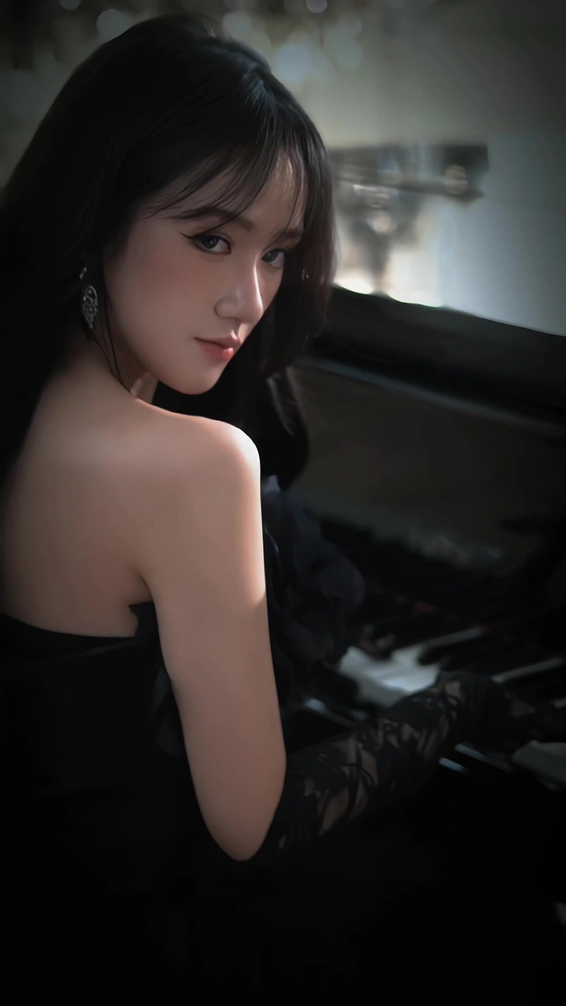 Đào Lê Phương Hoa cởi hết đồ lộ hàng nóng bỏng