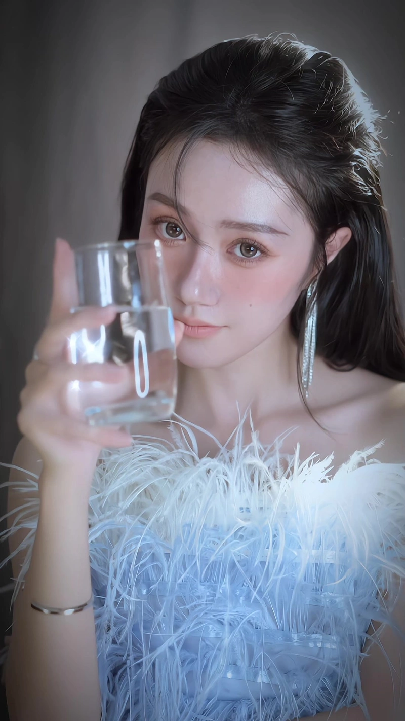 Đào Lê Phương Hoa khoe hàng sexy làm ảnh đại diện