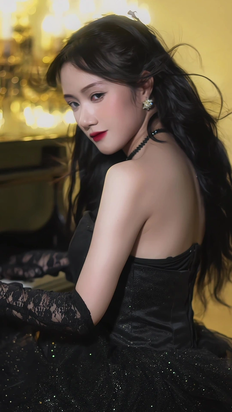 Đào Lê Phương Hoa lột đồ khoe ngực nóng bỏng gợi dục