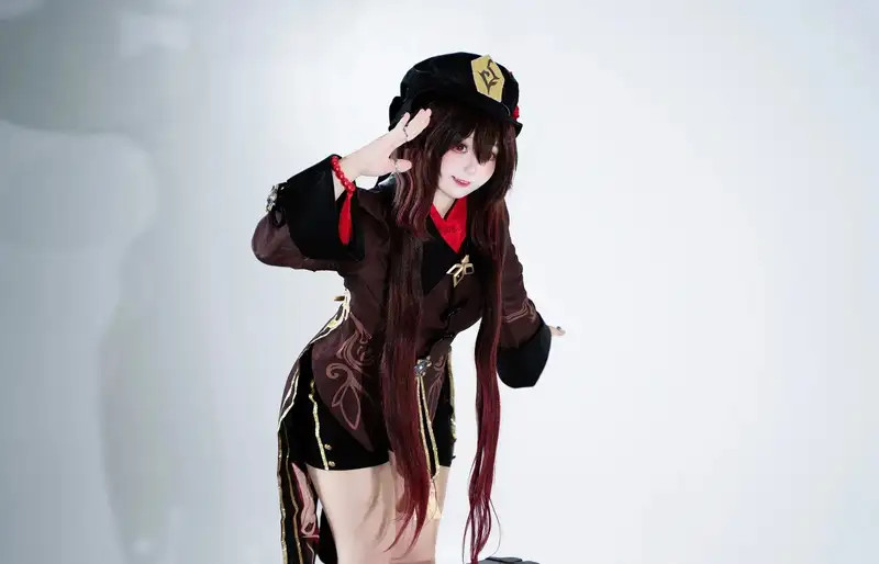 Genshin Impact Hu Tao cosplay với thần thái nổi bật