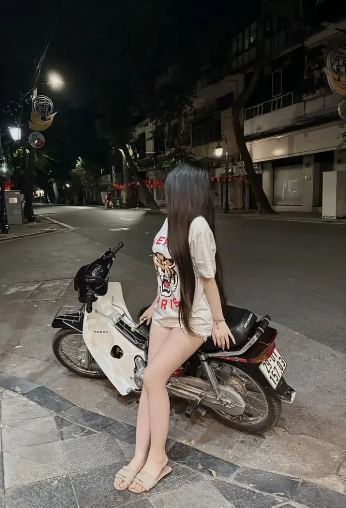 Girl phố duyên dáng yêu kiều