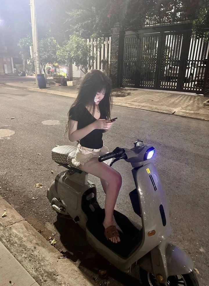 Girl phố rạng ngời tươi tắn