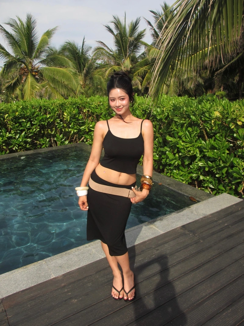 Hàn Hằng cởi đồ hoàn toàn body không che