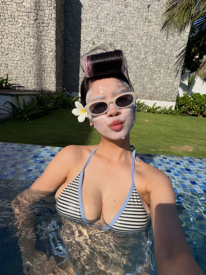 Hàn Hằng diện bikini ướt át lộ vòng một khủng