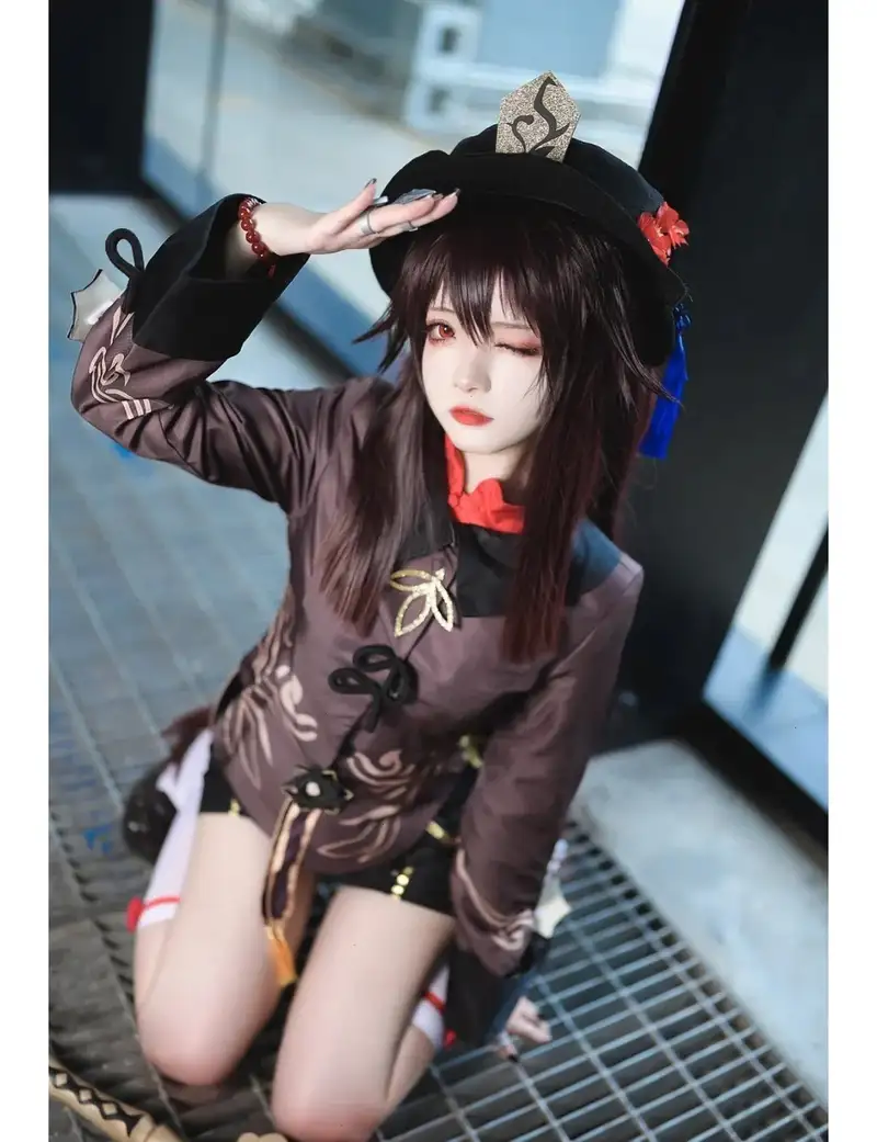 Hình ảnh đẹp của Hu Tao cosplay ngoài đời thực