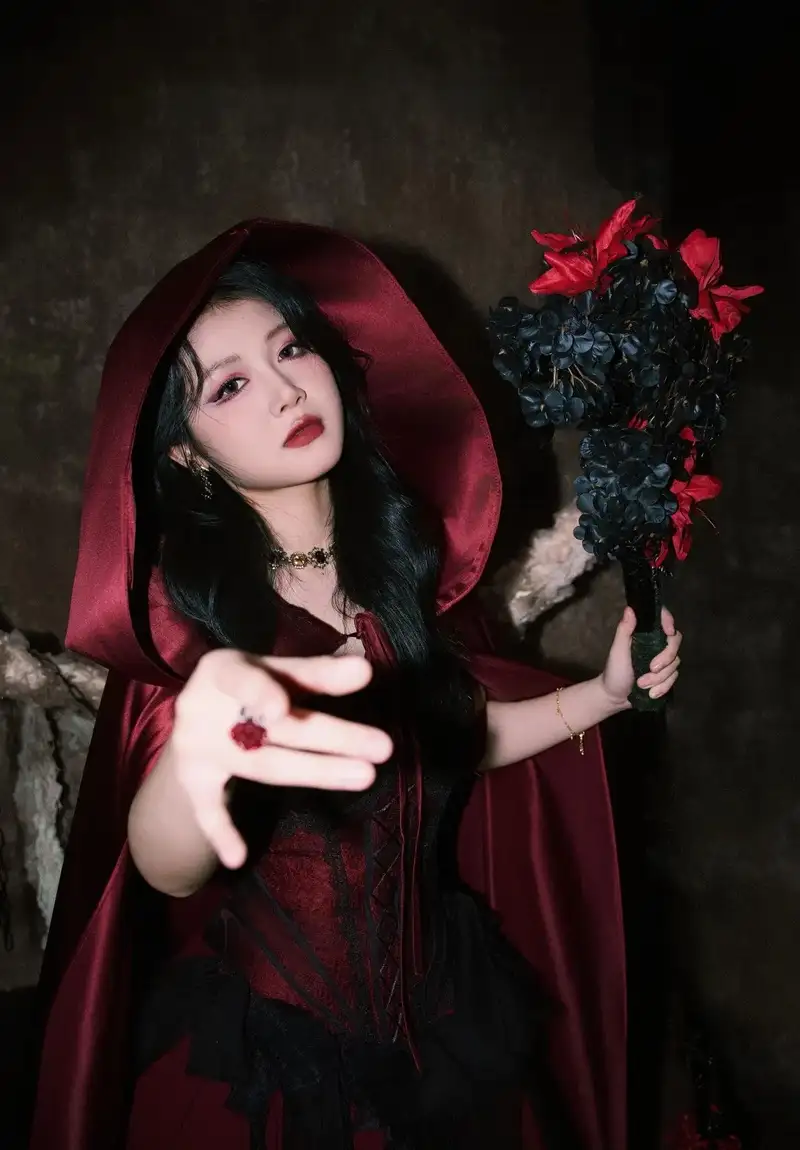 Hình cosplay phù thủy phong cách anime độc đáo