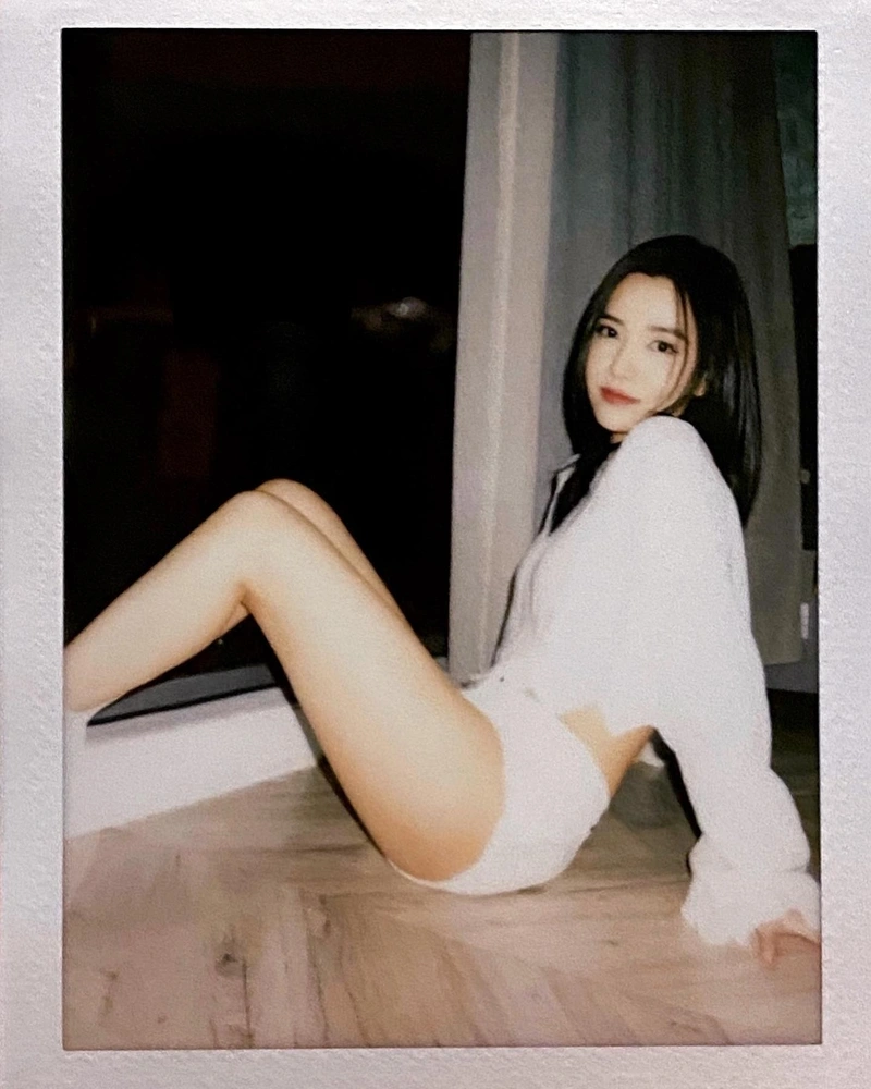 Hình Bích Phương bikini nóng bỏng khoe đít