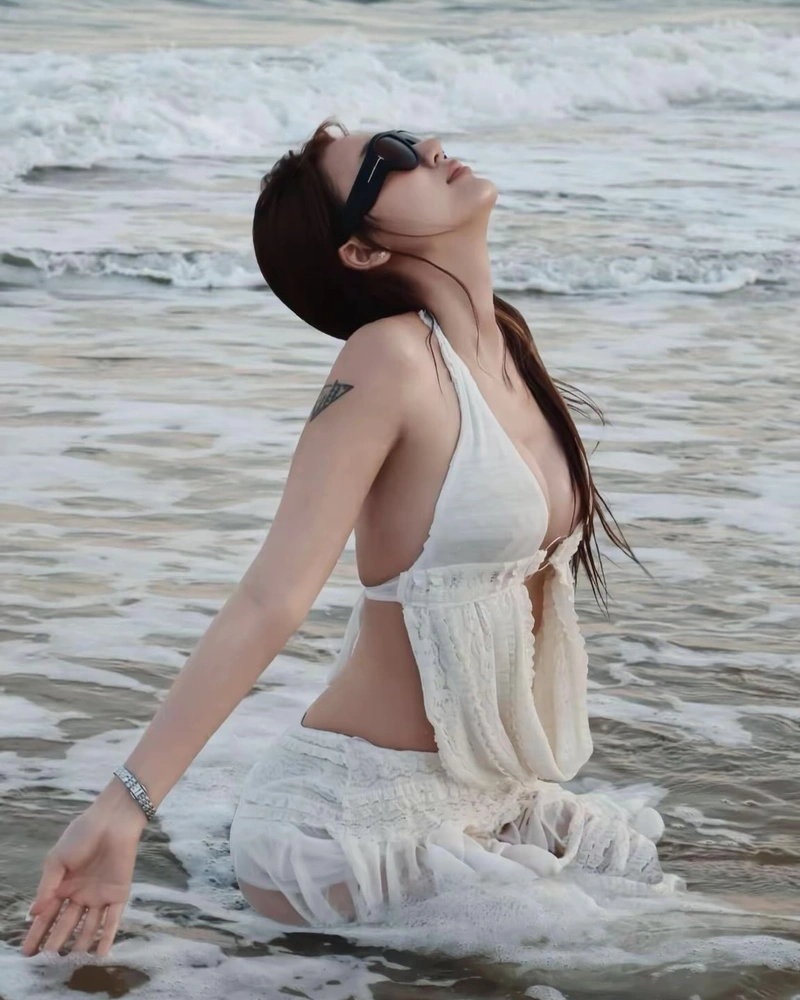 Hình DJ Vy Chila khỏa thân nóng bỏng cuốn hút