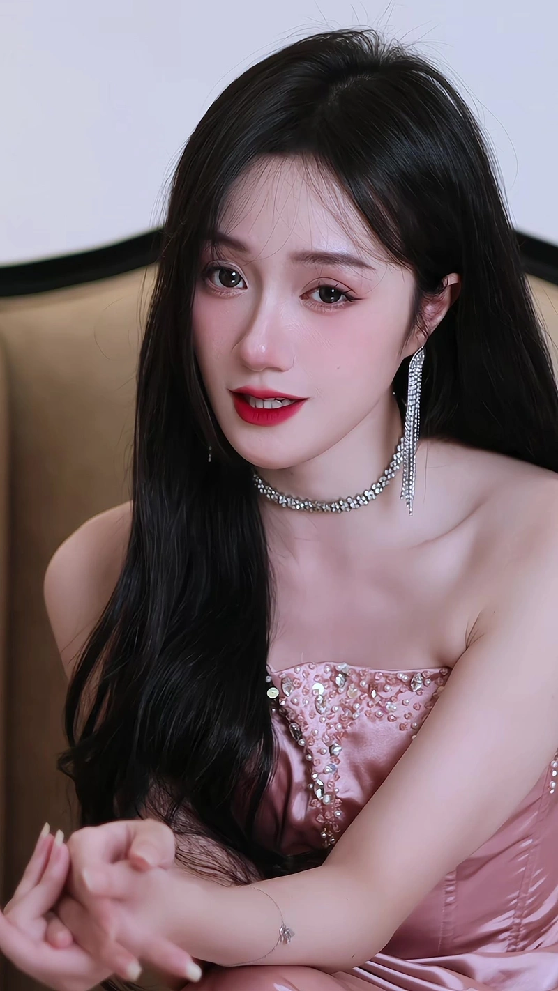 Hình Đào Lê Phương Hoa bikini sexy vòng một căng tròn