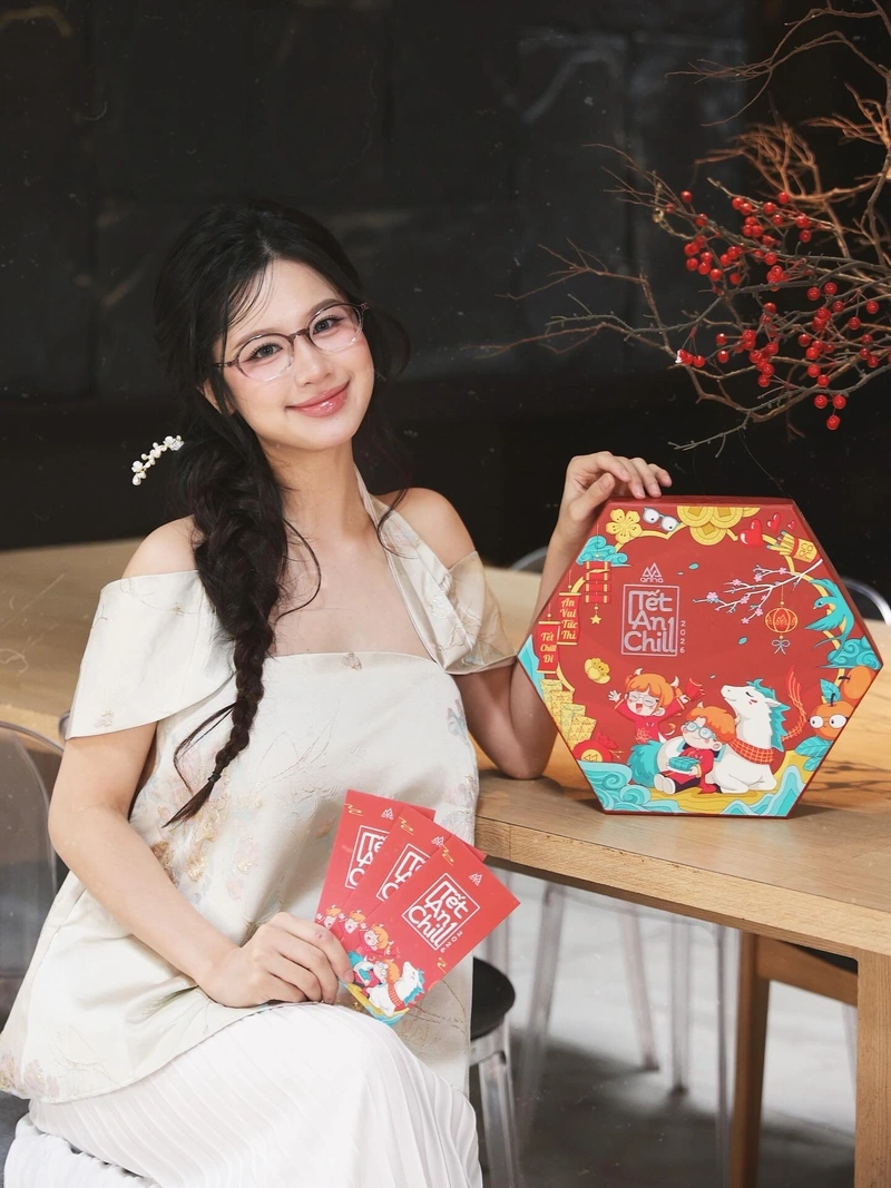 Hình Hàn Hằng sexy khoe ngực khủng căng tròn